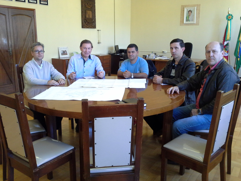 EXECUTIVO SE REÚNE COM INTEGRANTES DA CORSAN